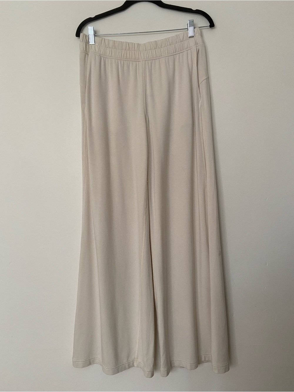 Lululemon BeCalm Mid Rise Wide Leg Pant Light Ivory size Medium - Picture 4 of 10